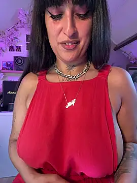 Snapshot of CarolaDrago chatting on April 17, 2026, 8:17 am CarolaDrago online show from April 17, 2026, 8:17 am