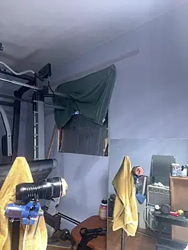 Brando2585 online show from April 8, 2026, 12:32 am