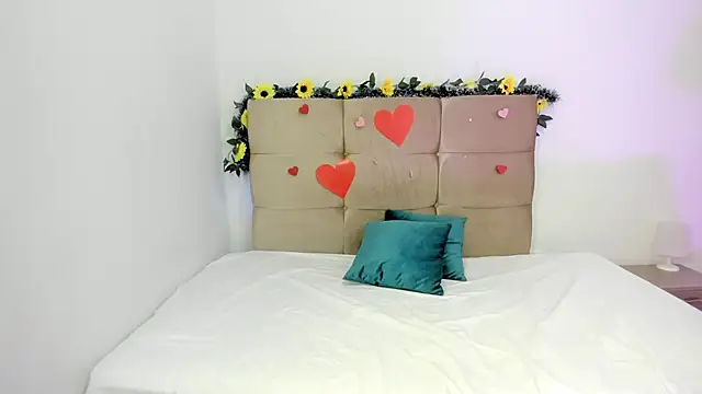 Snapshot of emilie_paris chatting on March 8, 2025, 8:46 pm emilie paris online show from March 8, 2025, 8:46 pm