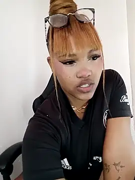 Snapshot of charmainexxx chatting on November 8, 2025, 12:38 pm charmainexxx online show from November 8, 2025, 12:38 pm