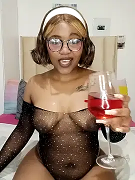 Snapshot of charmainexxx chatting on December 3, 2025, 10:41 pm charmainexxx online show from December 3, 2025, 10:41 pm