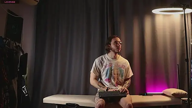 pleasure8869 online show from February 17, 2025, 4:31 am