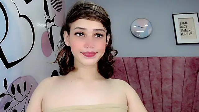 ValeriaAguilar online show from December 6, 2024, 2:28 pm