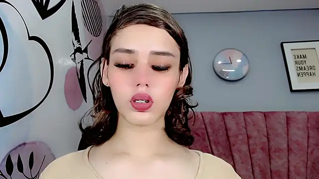 ValeriaAguilar online show from December 7, 2024, 5:31 pm