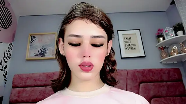 ValeriaAguilar online show from December 18, 2024, 3:22 pm