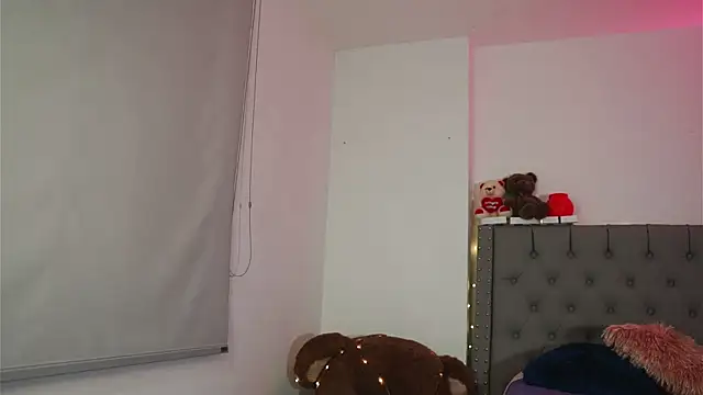 Tiana sanders online show from November 11, 2025, 2:11 am