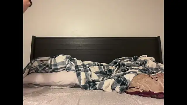 QueenLolaX online show from October 8, 2025, 3:15 am