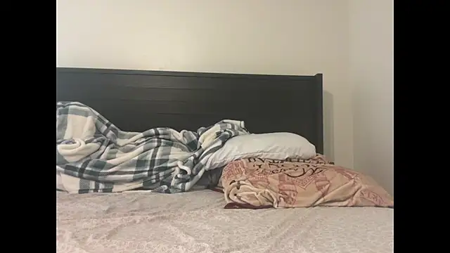 QueenLolaX online show from October 19, 2025, 11:16 pm