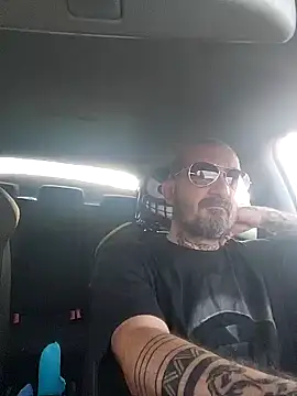 teddy79good online show from September 26, 2025, 4:11 pm