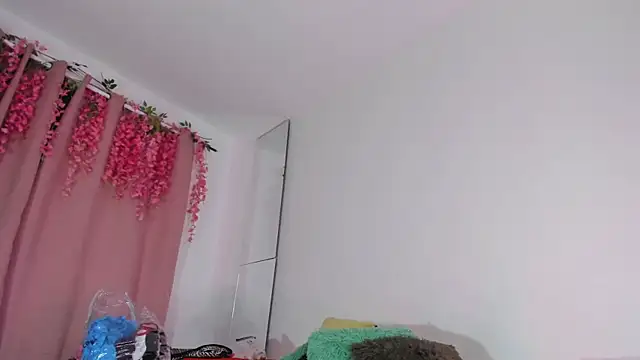 Snapshot of msschloee_ chatting on November 14, 2025, 11:35 pm msschloee online show from November 14, 2025, 11:35 pm