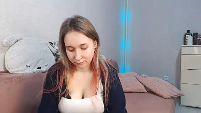 lovely hayley online show from February 10, 2026, 9:19 pm