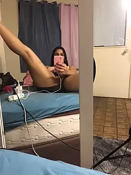 Snapshot of bellinii07 chatting on February 27, 2025, 5:13 am bellinii07 online show from February 27, 2025, 5:13 am