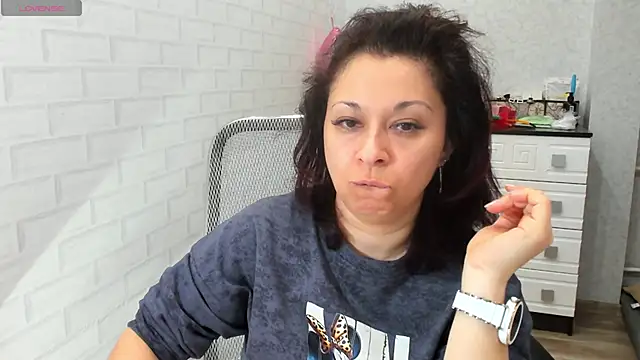 TeasyLana online show from April 17, 2026, 4:59 am