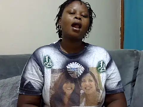 Snapshot of Pretty_lilly02 chatting on June 8, 2026, 4:13 am Pretty lilly02 online show from June 8, 2026, 4:13 am