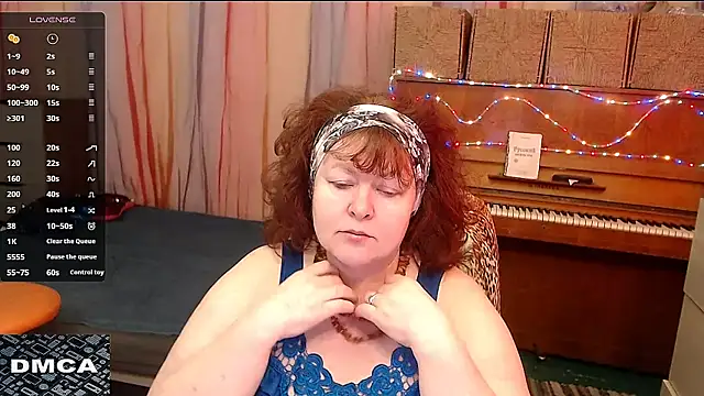 Snapshot of RoseRed69 chatting on March 7, 2025, 4:35 am RoseRed69 online show from March 7, 2025, 4:35 am