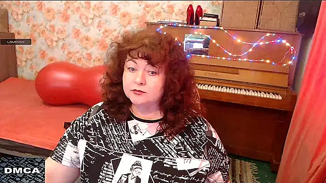 Snapshot of RoseRed69 chatting on March 22, 2025, 3:41 am RoseRed69 online show from March 22, 2025, 3:41 am