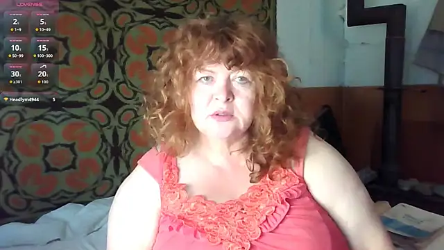 Snapshot of RoseRed69 chatting on September 20, 2025, 2:01 am RoseRed69 online show from September 20, 2025, 2:01 am