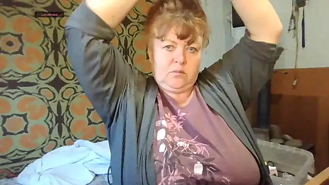 Snapshot of RoseRed69 chatting on October 1, 2025, 2:28 am RoseRed69 online show from October 1, 2025, 2:28 am