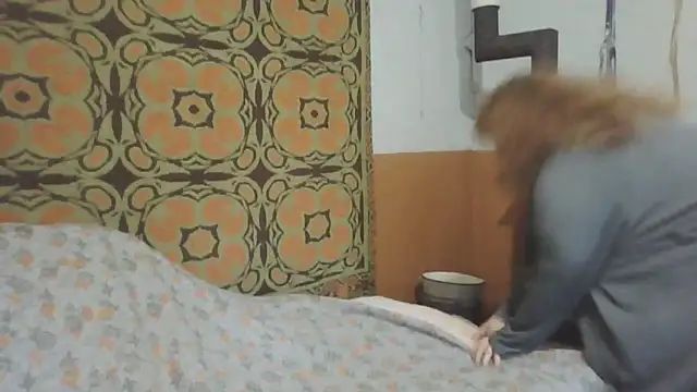 Snapshot of RoseRed69 chatting on October 3, 2025, 2:08 am RoseRed69 online show from October 3, 2025, 2:08 am