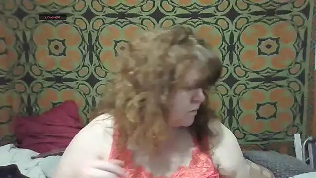 Snapshot of RoseRed69 chatting on October 20, 2025, 1:28 am RoseRed69 online show from October 20, 2025, 1:28 am