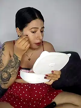 caro sweett online show from December 5, 2024, 12:22 pm