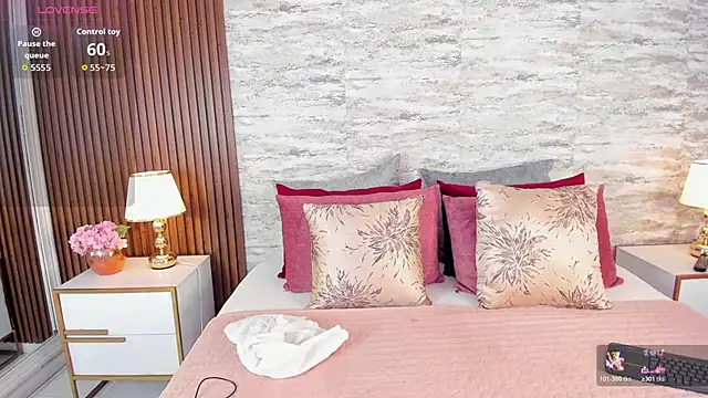 Snapshot of AndreaPink2024 chatting on October 29, 2025, 1:24 pm AndreaPink2024 online show from October 29, 2025, 1:24 pm