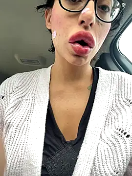 Snapshot of myloveforyouu chatting on November 1, 2025, 3:25 pm myloveforyouu online show from November 1, 2025, 3:25 pm