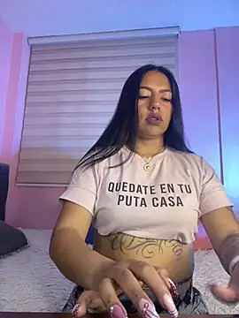 Ivann4 online show from December 5, 2025, 9:00 pm