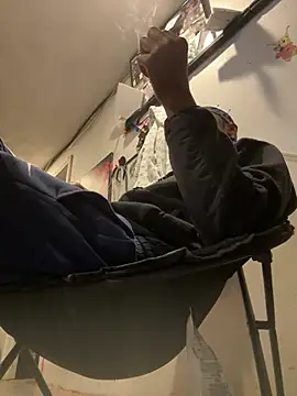 Snapshot of rayyymack chatting on January 1, 2025, 9:41 pm rayyymack online show from January 1, 2025, 9:41 pm