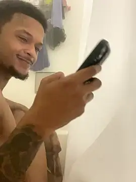 Snapshot of rayyymack chatting on December 15, 2025, 3:05 pm rayyymack online show from December 15, 2025, 3:05 pm