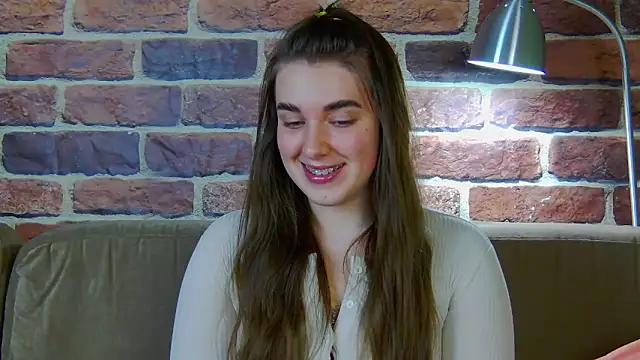 Snapshot of Sofia_Hugs chatting on March 6, 2026, 5:42 pm Sofia Hugs online show from March 6, 2026, 5:42 pm