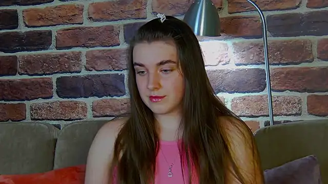 Snapshot of Sofia_Hugs chatting on April 1, 2026, 5:54 pm Sofia Hugs online show from April 1, 2026, 5:54 pm