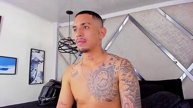 Snapshot of Damian09_ chatting on November 7, 2025, 2:39 pm Damian09 online show from November 7, 2025, 2:39 pm