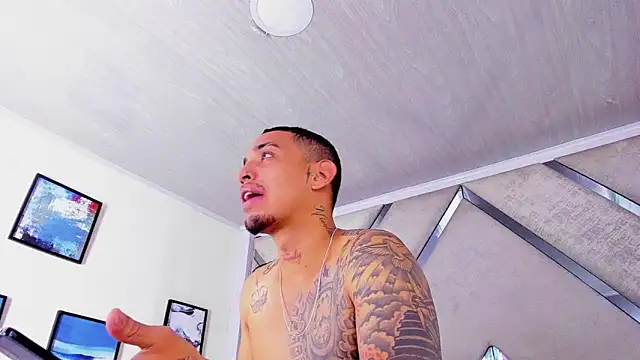 Snapshot of Damian09_ chatting on December 15, 2025, 9:08 pm Damian09 online show from December 15, 2025, 9:08 pm