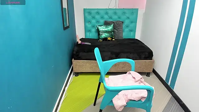 ArielleJones online show from December 5, 2024, 12:11 pm