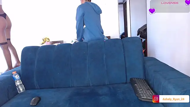 ashely ryan24 online show from November 7, 2025, 9:37 pm