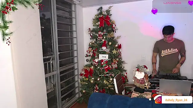 Snapshot of ashely_ryan24 chatting on December 17, 2025, 11:44 pm ashely ryan24 online show from December 17, 2025, 11:44 pm