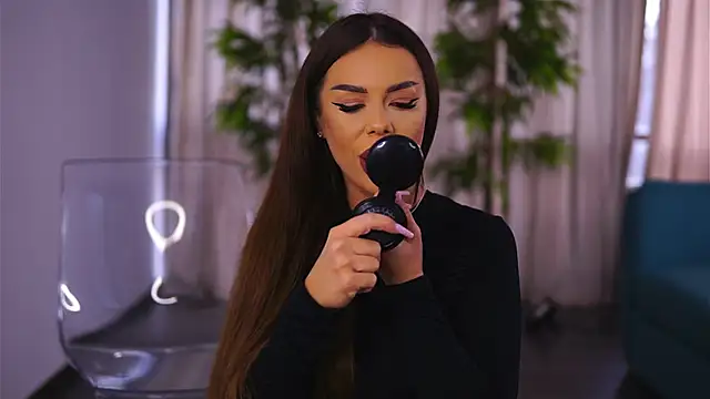 MissKiarra online show from January 10, 2025, 7:04 am