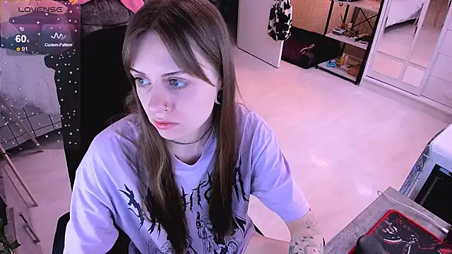 Snapshot of NaniMoore chatting on January 7, 2025, 6:16 am NaniMoore online show from January 7, 2025, 6:16 am