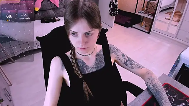 Snapshot of NaniMoore chatting on January 8, 2025, 6:20 am NaniMoore online show from January 8, 2025, 6:20 am