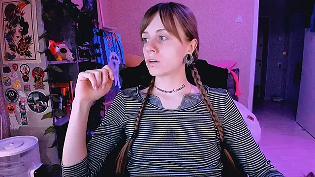 Snapshot of NaniMoore chatting on March 1, 2025, 8:10 pm NaniMoore online show from March 1, 2025, 8:10 pm