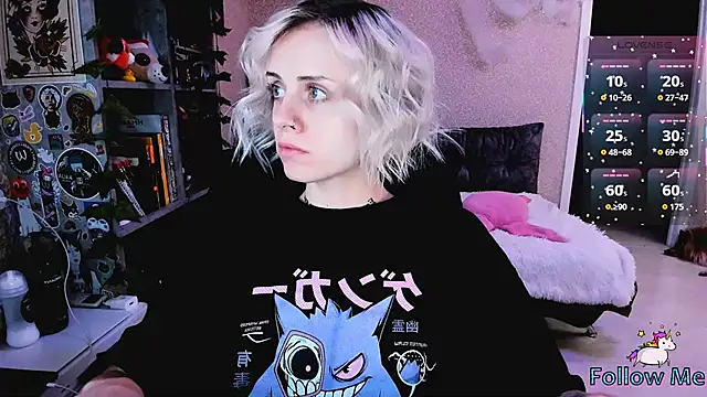 Snapshot of NaniMoore chatting on October 30, 2025, 8:53 pm NaniMoore online show from October 30, 2025, 8:53 pm