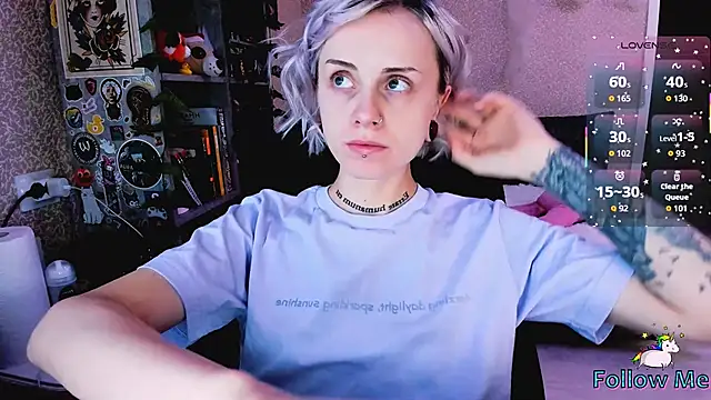 Snapshot of NaniMoore chatting on November 2, 2025, 8:22 pm NaniMoore online show from November 2, 2025, 8:22 pm