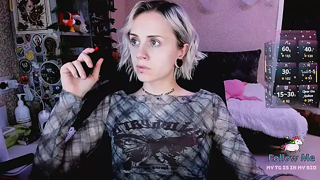 Snapshot of NaniMoore chatting on November 15, 2025, 8:27 pm NaniMoore online show from November 15, 2025, 8:27 pm