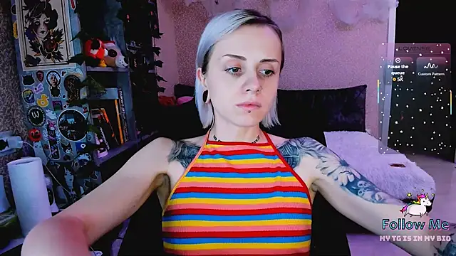 Snapshot of NaniMoore chatting on November 22, 2025, 9:14 pm NaniMoore online show from November 22, 2025, 9:14 pm