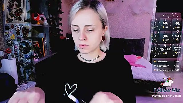 Snapshot of NaniMoore chatting on November 23, 2025, 8:19 pm NaniMoore online show from November 23, 2025, 8:19 pm