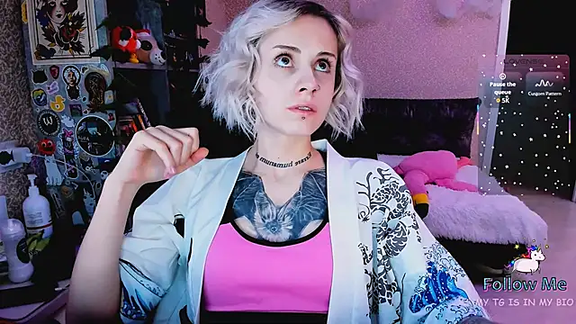 Snapshot of NaniMoore chatting on November 27, 2025, 8:11 pm NaniMoore online show from November 27, 2025, 8:11 pm