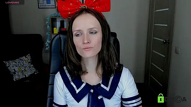 FrancescaCollins online show from December 14, 2025, 12:32 pm