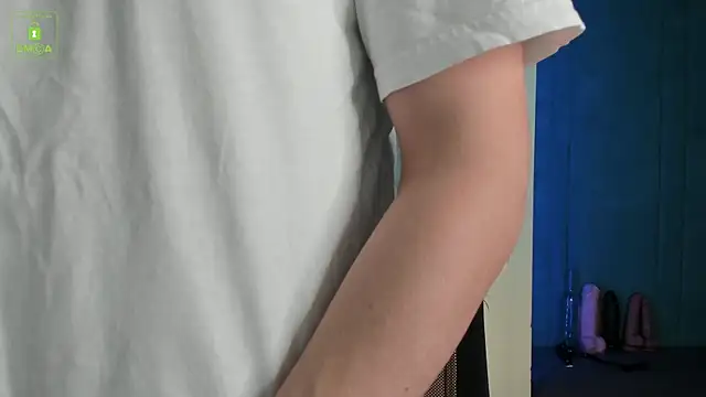 Snapshot of MarkGWalker chatting on December 13, 2024, 4:43 am MarkGWalker online show from December 13, 2024, 4:43 am