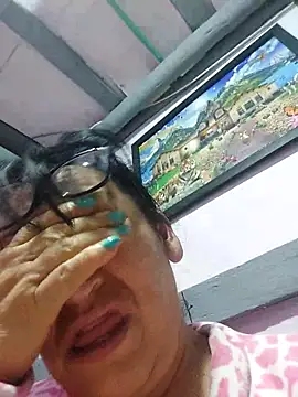 clarita 01 online show from May 10, 2026, 10:31 am